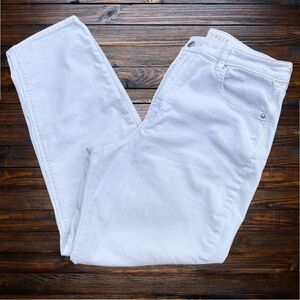 American Eagle Woman’s White Stretch Straight Leg Jeans